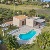2 bedroom villa with pool and jacuzzi in Scopello, sleeps 6